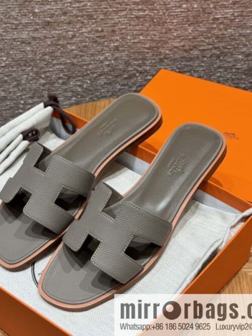 wsxc1721752710336_0-800x8000mw2dxjjjwn16070_20250625190906.jpg HERMES 181 Oran Slippers M8/Gris Asphalte/Asphalt Grey Epsom/Palmprint