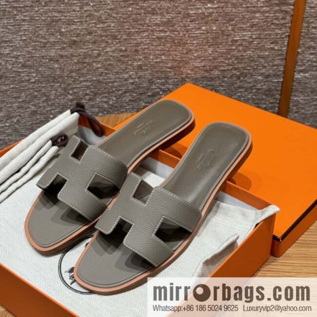 wsxc1721752866349_0-800x800sfh1u50nas016043_20250625190824.jpg HERMES 181 Oran Slippers M8/Gris Asphalte/Asphalt Grey Epsom/Palmprint