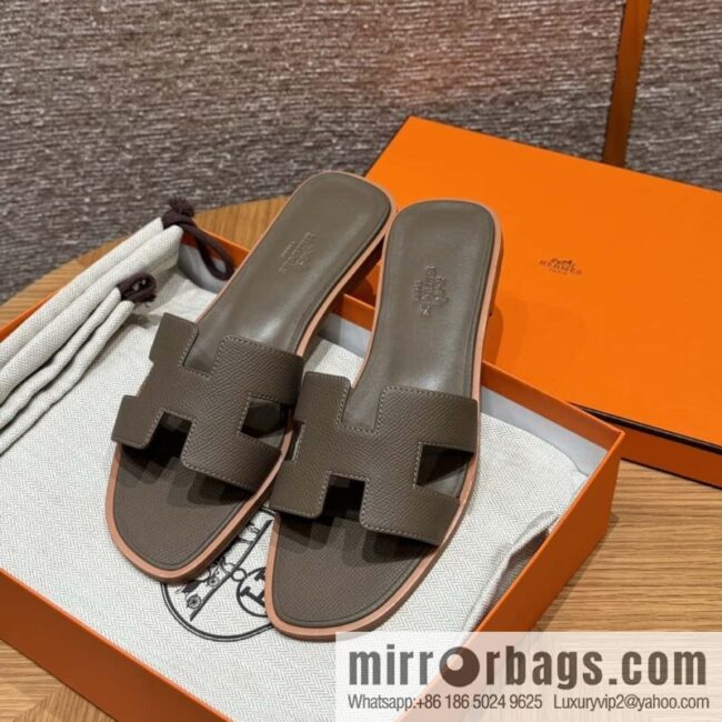 wsxc1721753492699_0-800x800uppxe054mxq16018_20250625190744.jpg HERMES 181 Oran Slippers 18/Etoupe/Elephant Grey Epsom/Palmprint
