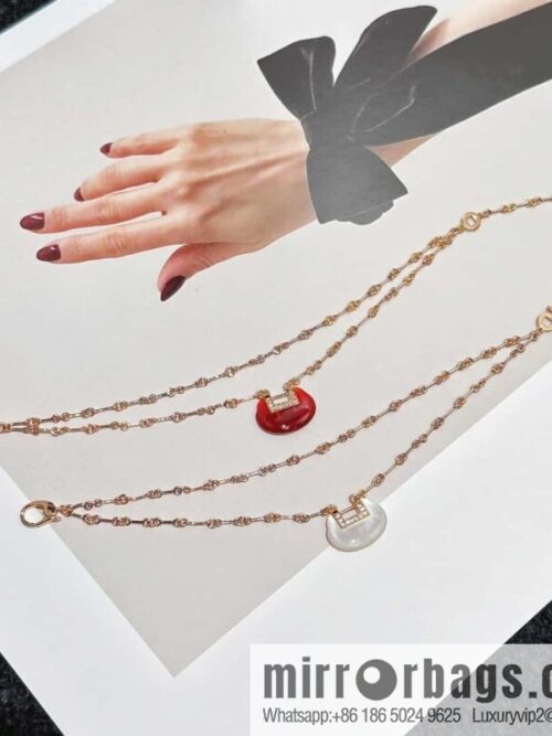 wsxc1725118814781_0-800x8001kduosy13sl62620_20250630094345.jpg ❗️New ❗️ ☀️ Original ☀️ Qeelin Kirin Petite Wulu Red Agate White Fritillary Ruyi Safety Lock Bracelet ☀️