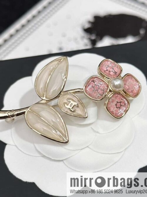 wsxc1725123795418_0-800x800wsh2e5pxtq562598_20250630094301.jpg ❗️New ❗️ ☀️ new ☑️ Chanel double c flower brooch ☀️