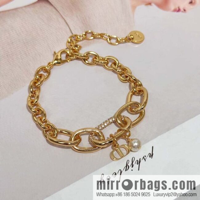 New ☑️ DIOR CD Pearl Chain Bracelet