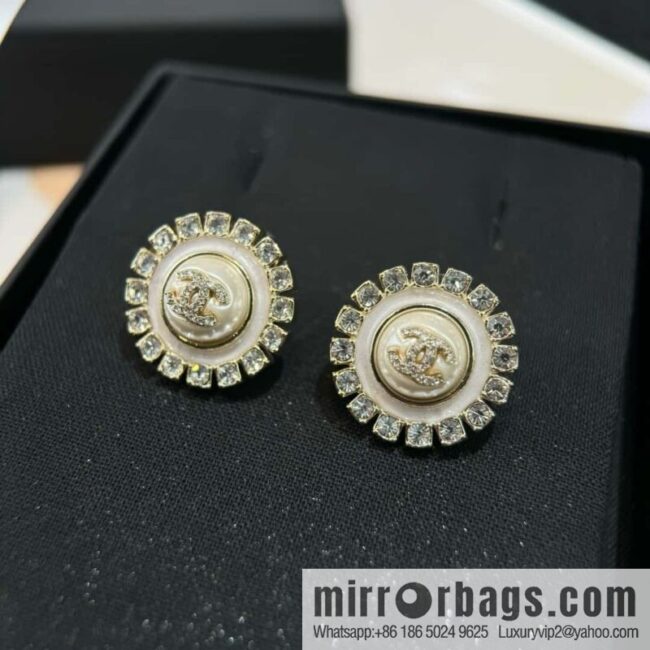 New ☑️ CHANELC1 double C full diamond pearl earrings