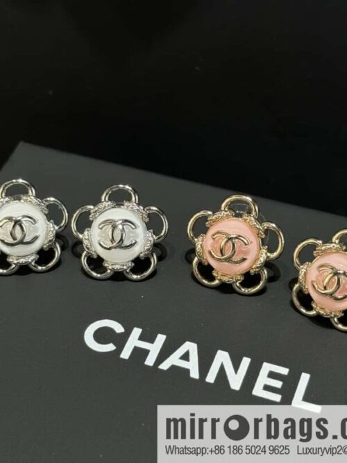 wsxc1726245982604_0-800x800trxtajzpf0y62176_20250630021048.jpg ❗️New ❗️☀️ new ☑️ Chanel double c flower stud earrings ☀️