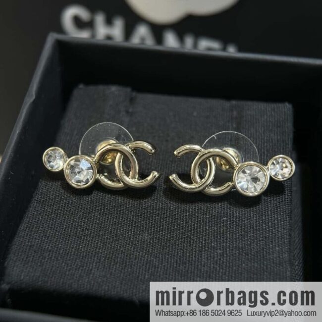 ❗️New ❗️ ☀️ new ☑️ Chanel double c rhinestone stud earrings ☀️