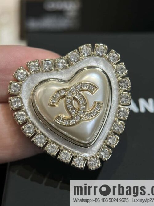 wsxc1727100615808_0-800x8003w52cboqiei61970_20250630020832.jpg ❗️New ❗️☀️ New ☑️ Chanel Double C Full Diamond Peach Heart Love Brooch ☀️