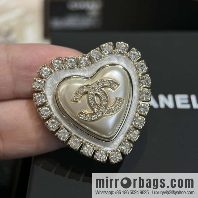 ❗️New ❗️☀️ New ☑️ Chanel Double C Full Diamond Peach Heart Love Brooch ☀️