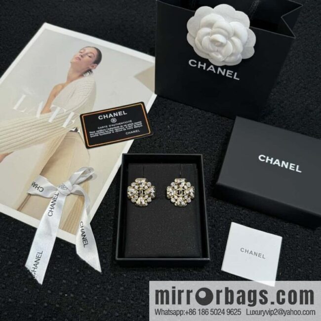 ❗️New ❗️☀️ new ☑️ Chanel double c four-leaf clover stud earrings ☀️