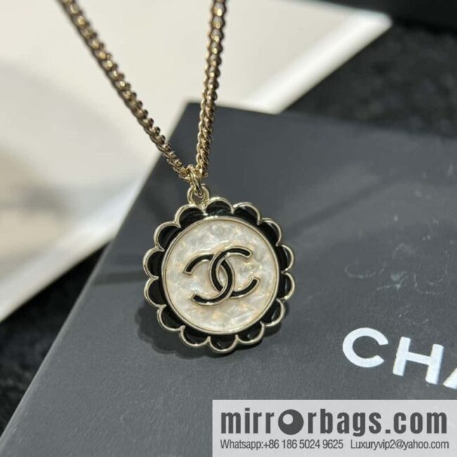❗️New ❗️ ☀️ New ☑️ Chanel Double C Round Necklace ☀️