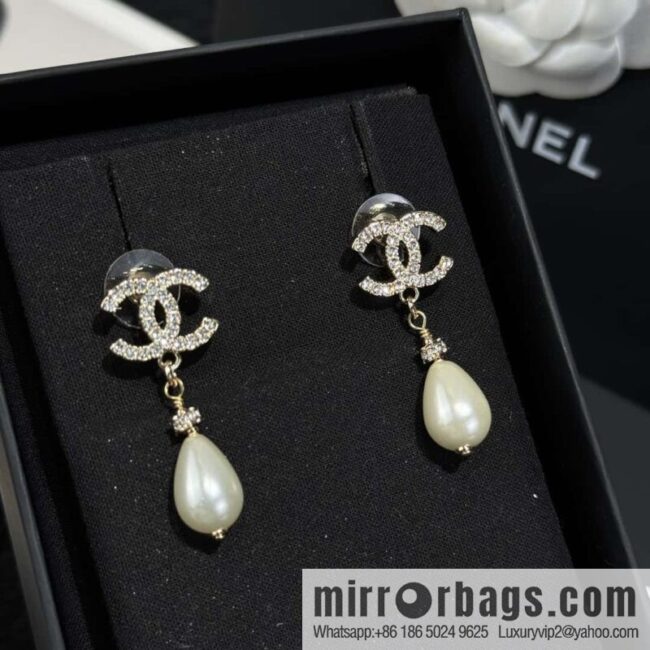 ❗️New ❗️☀️ New ☑️ Chanel c2 double c water drop pearl stud earrings ☀️