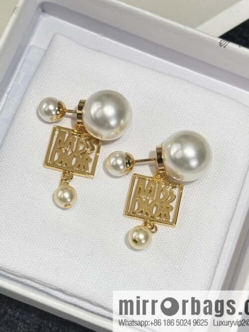 wsxc1728463039556_0-800x800w3p4ixso4cq41099_20250629230044.jpg New ☑️ Dior MISS DIOR pearl stud earrings