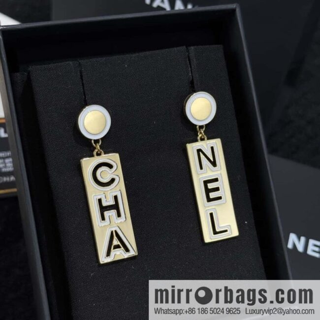 ❗️New ❗️☀️ New ☑️ Chanel c2 double c letter stud earrings ☀️