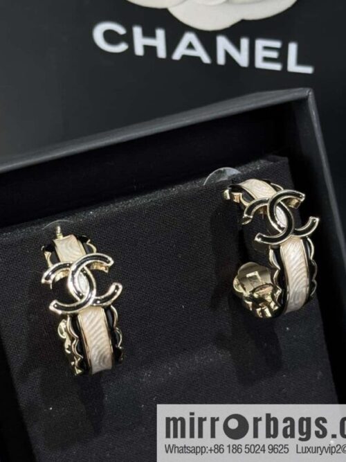 wsxc1728932686630_0-800x800zlflxptm03a40914_20250629225124.jpg ❗️New ❗️ ☀️ new ☑️ chanel c1 double c semicircular stud earrings ☀️