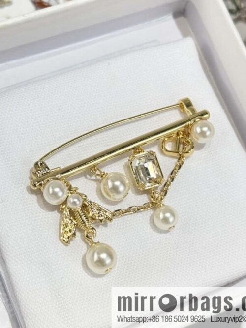 wsxc1729537999542_0-800x800fay1eafxgmj40495_20250626061029.jpg New ☑️ DIOR Bee Pearl Brooch