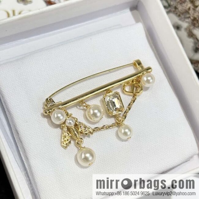New ☑️ DIOR Bee Pearl Brooch