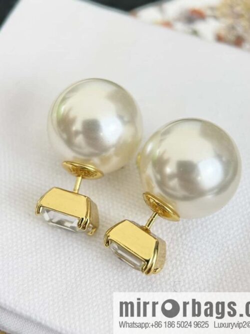 wsxc1729538001596_3-800x800jkx1s0wfr3m40487_20250626061014.jpg New ☑️ DIOR square diamond pearl stud earrings