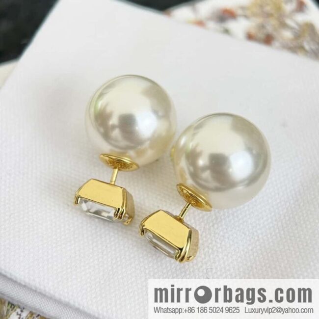 New ☑️ DIOR square diamond pearl stud earrings