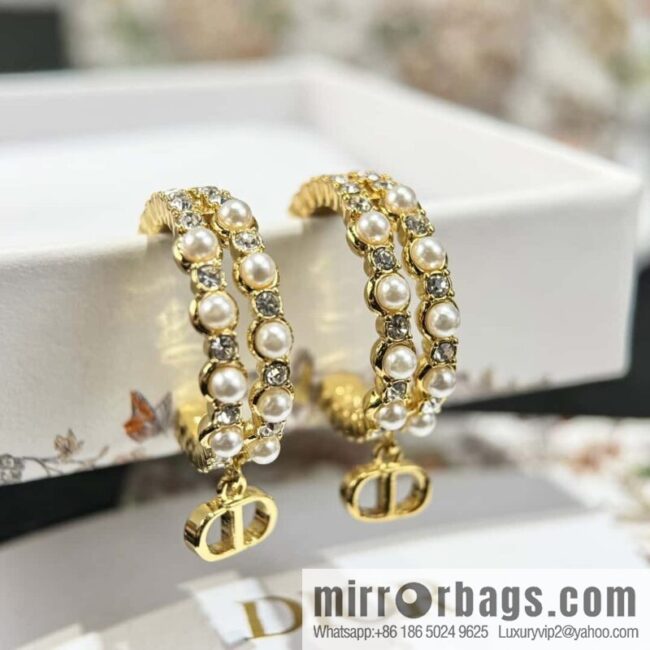 New ☑️ DIOR pearl cd stud earrings