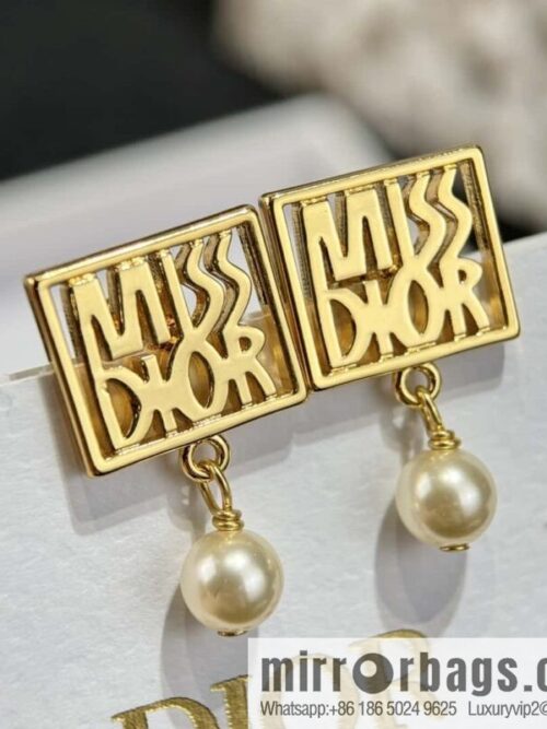 wsxc1729538005954_0-800x800bdt254d2yzl40471_20250626060945.jpg New ☑️ DIOR MISS pearl stud earrings