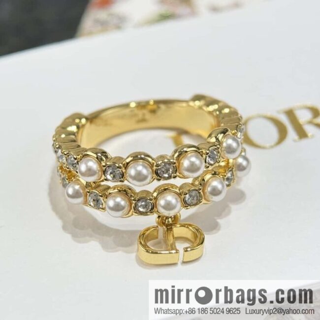 New ☑️ DIOR pearl CD ring