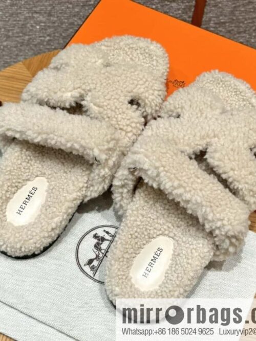 wsxc1730127368063_0-800x800n1nie0jkgl210284_20250625041046.jpg HERMES 180 CHYPRE SANDAL uncle shoes, white/Blanc wool/woolskin