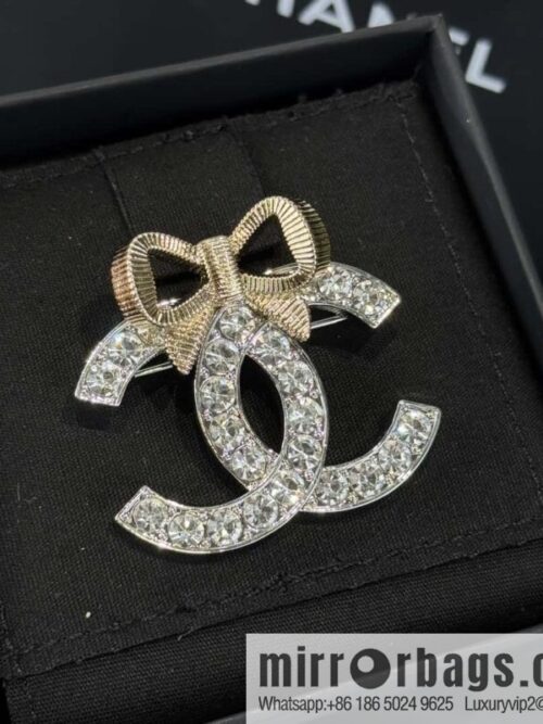 wsxc1730369039604_0-800x800r3vdjsj4wyw40223_20250626060226.jpg ❗️New ❗️ ☀️ new ☑️ Chanel double c full diamond bow brooch ☀️