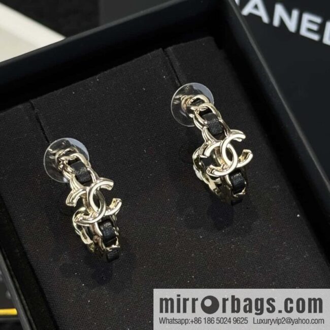❗️New ❗️☀️ New ☑️ Chanel c1 double c semi-round black leather rope stud earrings ☀️