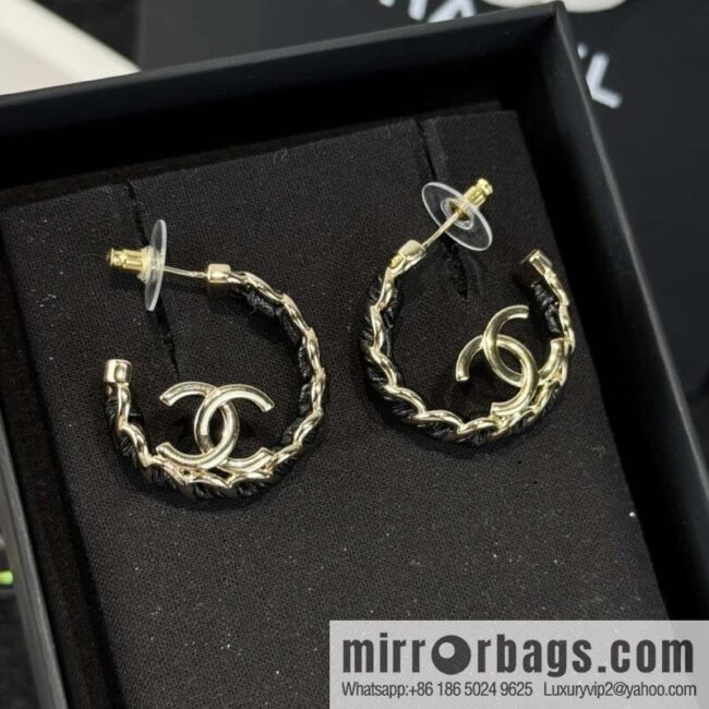 ❗️New ❗️☀️ New ☑️ Chanel c1 double c semi-round black leather rope stud earrings ☀️