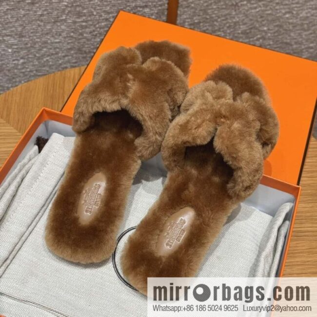 wsxc1730393166952_0-800x800d2nc5mimpy310043_20250625040858.jpg HERMES 181 Oran sandals, khaki/khaki wool/woolskin