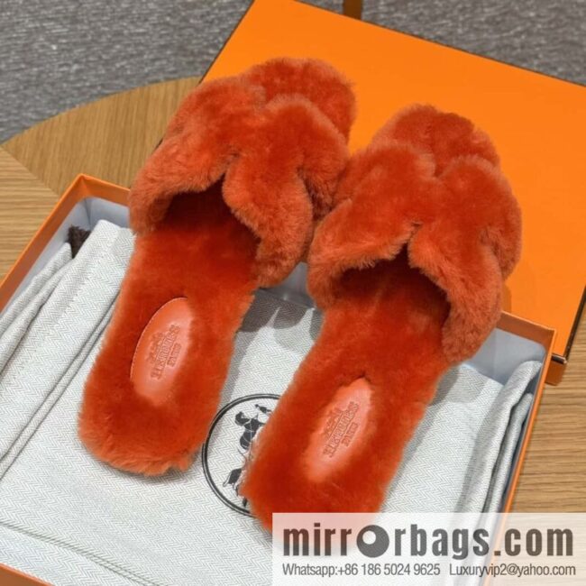 wsxc1730393464988_0-800x800lw535afwdd19995_20250625040835.jpg HERMES 181 Oran sandals, Turin red/Royge De Turin wool/woolskin
