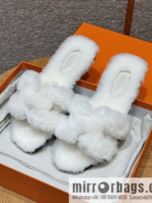 wsxc1730393566306_0-800x8005ltft0hunb49962_20250625040819.jpg HERMES 181 Oran sandals, pure white/Blanc wool/woolskin