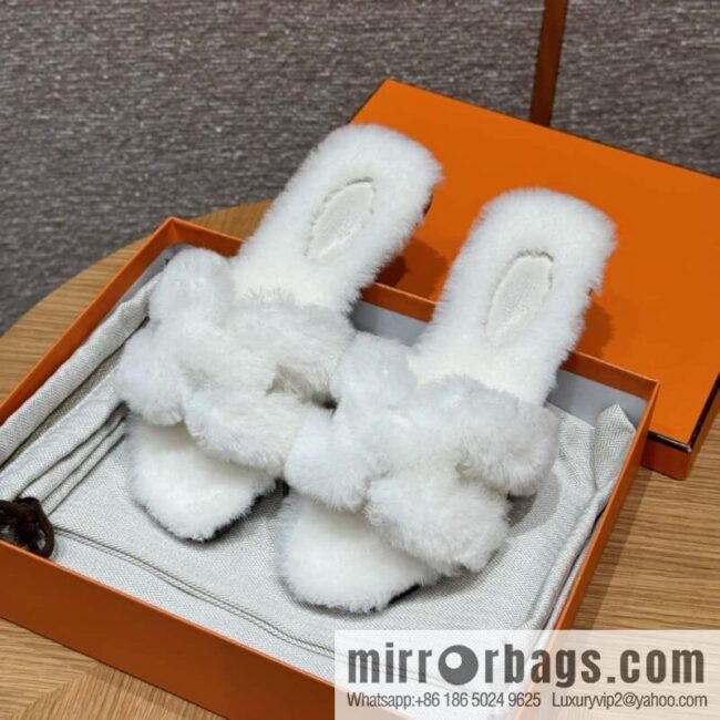 wsxc1730393566306_0-800x8005ltft0hunb49962_20250625040819.jpg HERMES 181 Oran sandals, pure white/Blanc wool/woolskin