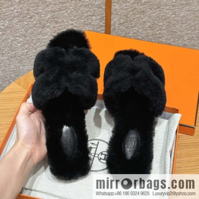 wsxc1730393652180_3-800x8005wlyegzkooq9934_20250625040803.jpg HERMES 181 Oran sandals, black/89/Nior wool/woolskin