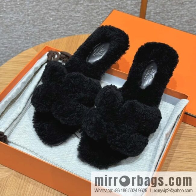 wsxc1732198023381_0-800x800yn1xbindknh9886_20250625040732.jpg HERMES 181 Oran sandals, black/89/Nior wool/woolskin