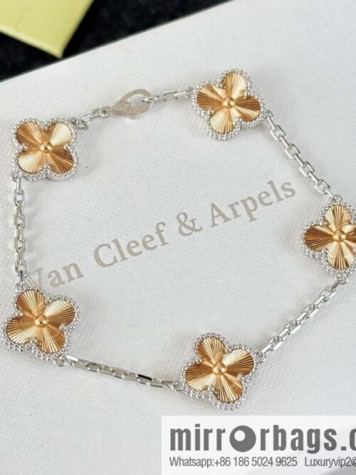 wsxc1732542861904_4-800x800fv3w41r4cxa29732_20250626020249.jpg 🎄Christmas Limited ☀️ Van Cleef & Arpels Christmas Limited Laser Engraved Five Flowers Four Leaf Clover Bracelet ☀