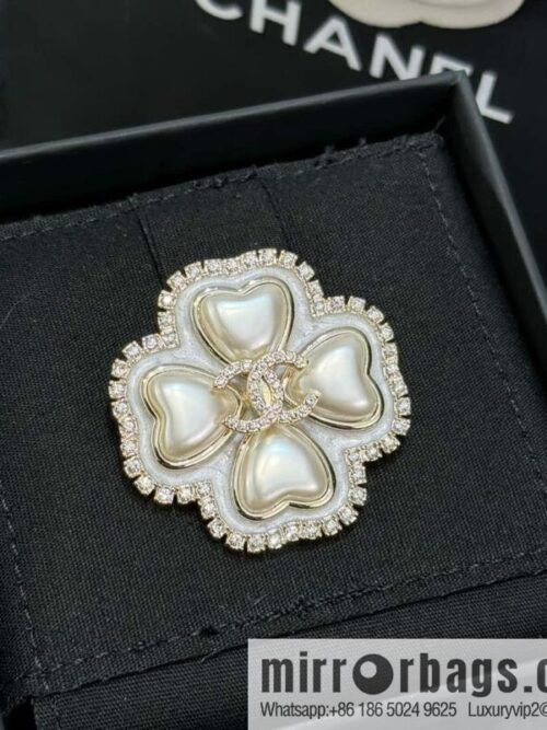wsxc1732543000984_0-800x800onrcnwzcw1j29323_20250626015212.jpg ❗️New ❗️☀️ New ☑️ Chanel Clover Brooch ☀️