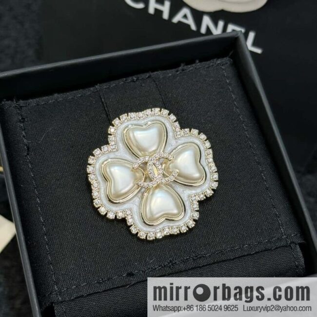 ❗️New ❗️☀️ New ☑️ Chanel Clover Brooch ☀️