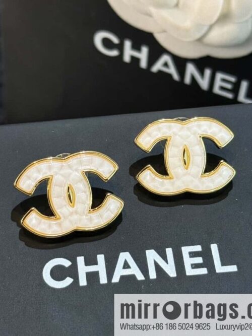 wsxc1732543009898_0-800x800shoced00olq29285_20250626015103.jpg ❗️New ❗️☀️ New ☑️ Chanel c1 double c white acrylic stud earrings ☀️
