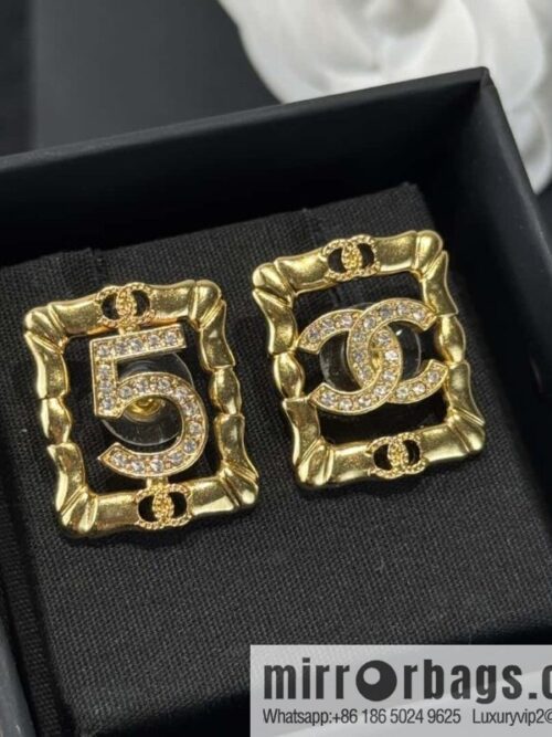 wsxc1734451326654_0-800x80001a2ejz5b5s29201_20250626014841.jpg ❗️New ❗️☀️ New ☑️ Chanel c1 gold square double c5 word stud earrings ☀️