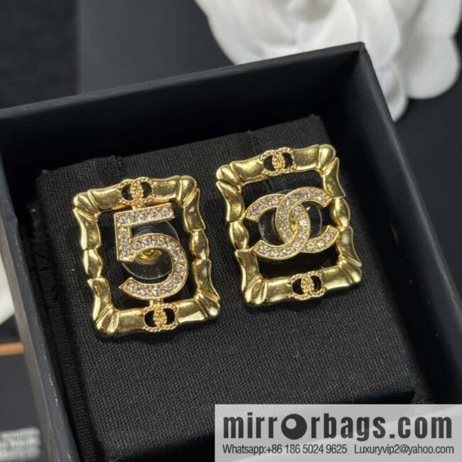 ❗️New ❗️☀️ New ☑️ Chanel c1 gold square double c5 word stud earrings ☀️