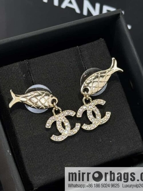 wsxc1734451335413_0-800x800eu0lb4qqcto29169_20250626014739.jpg ❗️New ❗️☀️ New ☑️ Chanel c2 double c Pisces stud earrings ☀️