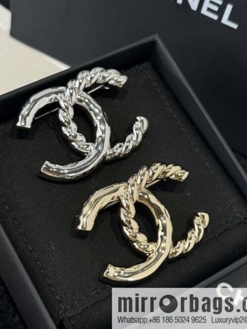 wsxc1734451347213_0-800x800qfxkgv3ac2d29120_20250626014610.jpg ❗️New ❗️☀️ New ☑️ Chanel Double C Hemp Rope Brooch ☀️