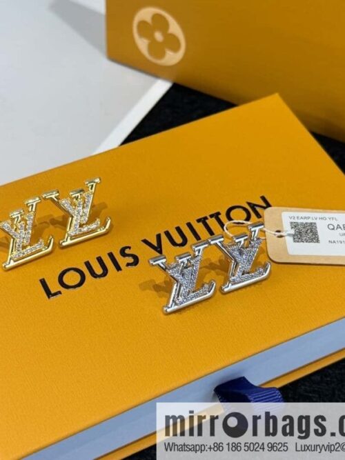 wsxc1734451417014_0-800x800dflm4oa3red28982_20250626014158.jpg ❗️New ❗️ ☀ Louis Vuitton LV full diamond letter stud earrings ☀