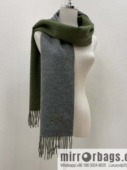 wsxc1734648163147_0-800x800g5asqsz2r1u6529_20250625125216.jpg • Loewe \"Window Color Matching\" Solid Color Cashmere Scarf▪️