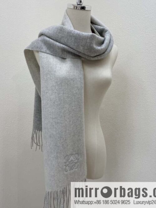 wsxc1734648598129_7-800x8004fl25h1zvzx6472_20250625125041.jpg • Loewe \"Window Color Matching\" Solid Color Cashmere Scarf▪️
