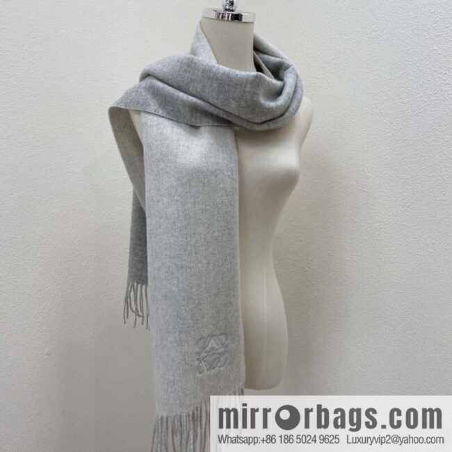 wsxc1734648598129_7-800x8004fl25h1zvzx6472_20250625125041.jpg • Loewe \"Window Color Matching\" Solid Color Cashmere Scarf▪️