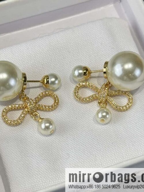 wsxc1734959452211_0-800x800wqosqls5f0n28919_20250626014000.jpg New ☑️ DIOR size pearl bow stud earrings