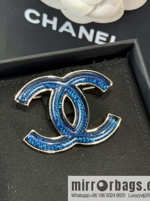 wsxc1734964217451_0-800x800tinexvhkbxx28811_20250626013632.jpg ❗️New ❗️☀️ New ☑️ Chanel Double C Blue Acrylic Brooch ☀️