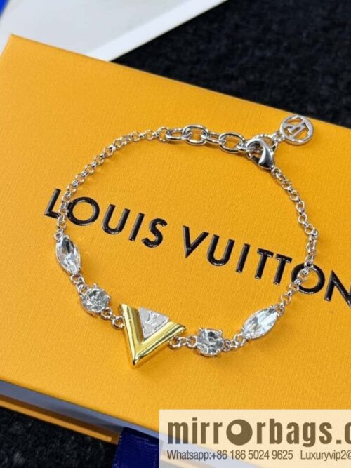 wsxc1734964242843_0-800x800wwt4omjvjhj17916_20250625200144.jpg ❗️New ❗️ ☀ Louis Vuitton V letter bracelet ☀