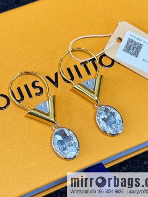 wsxc1734964248023_0-800x8001yq4dvcdxft17895_20250625200104.jpg ❗️New ❗️ ☀ Louis Vuitton V letter stud earrings ☀